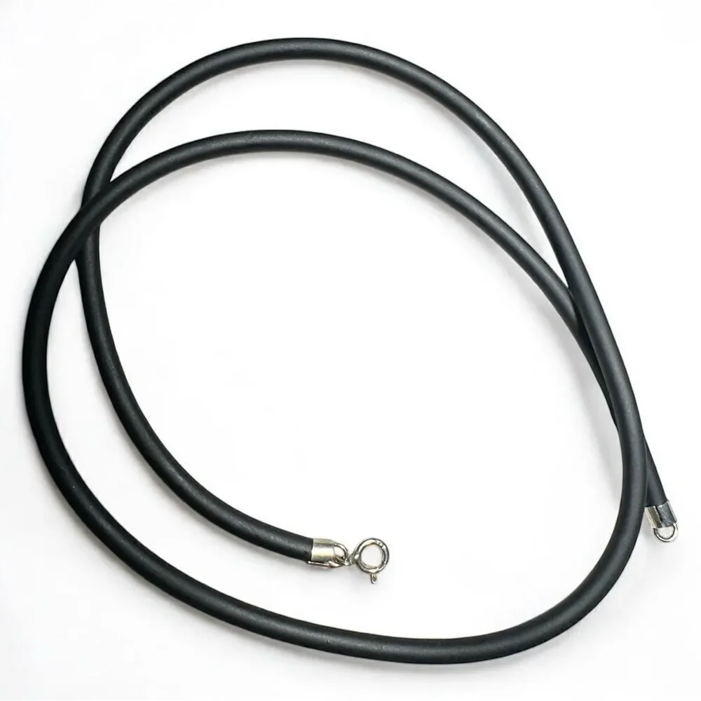 N/A 22” black